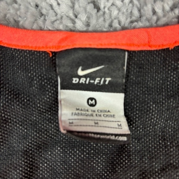 Nike Shirt Womens Medium Fitted Drifit Activewear Thumb Holes Sheer Panels - Picture 3 of 4